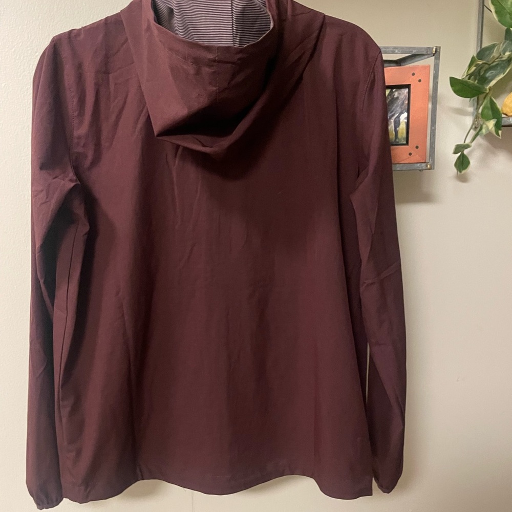 Vuori Outdoor Trainer Shell Jacket, Size Medium - Picture 2 of 9
